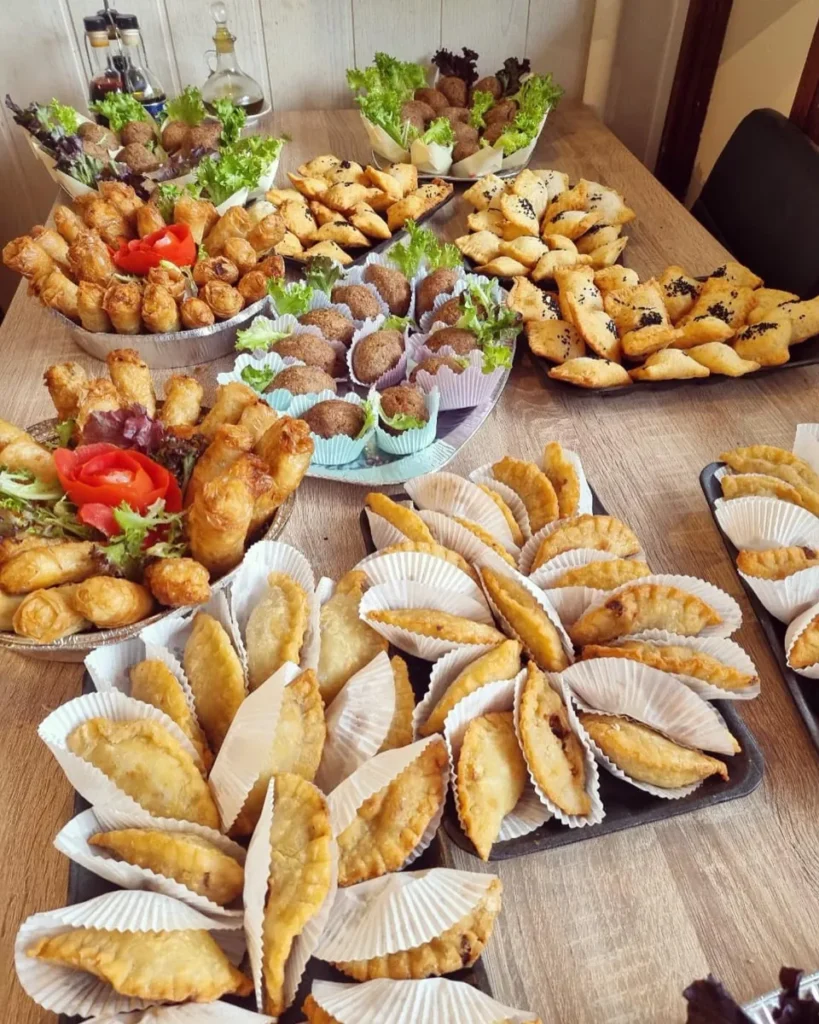 sambousek, falafel