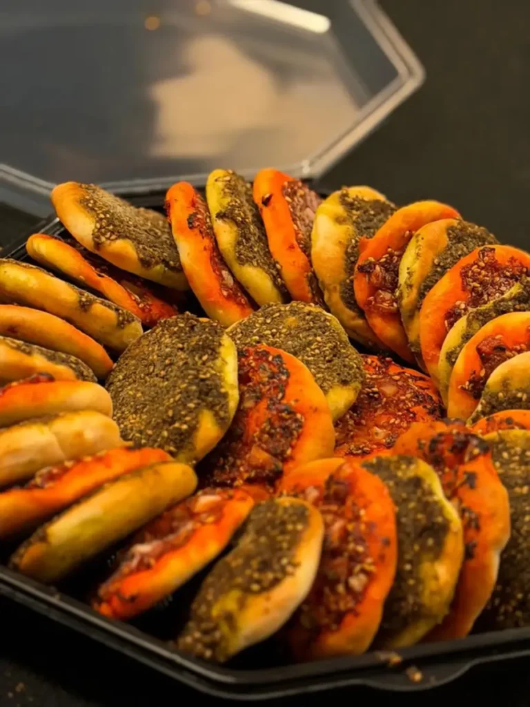 manakish, za'atar en muhammara