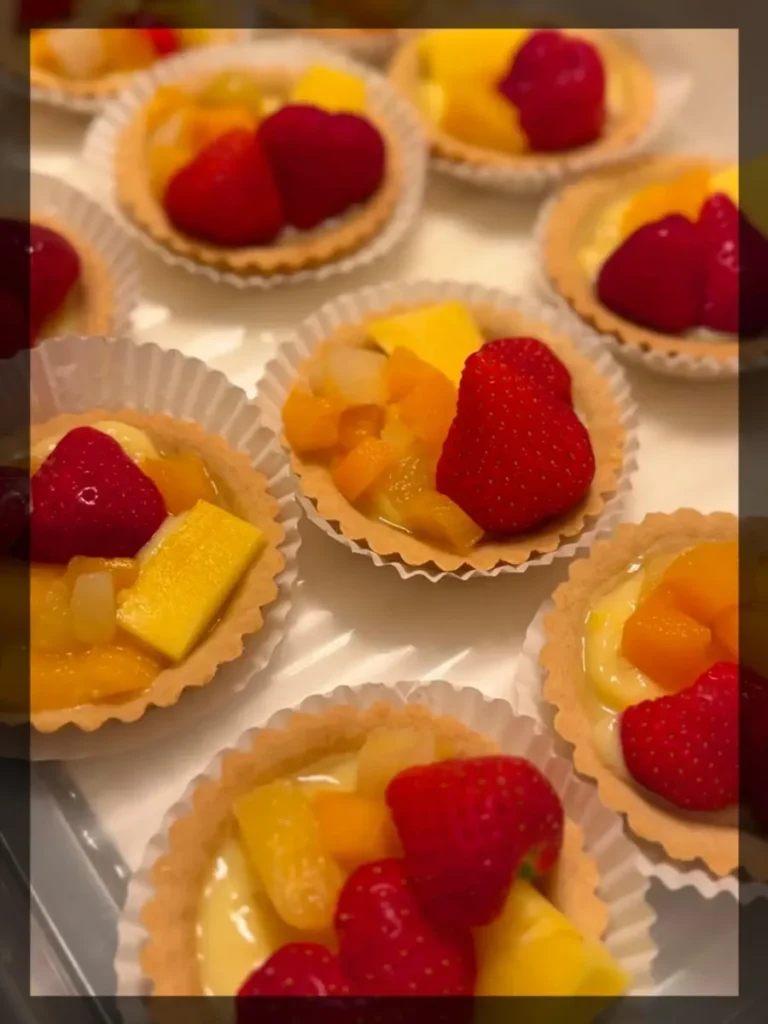 fruittaartjes, aardbei en mango