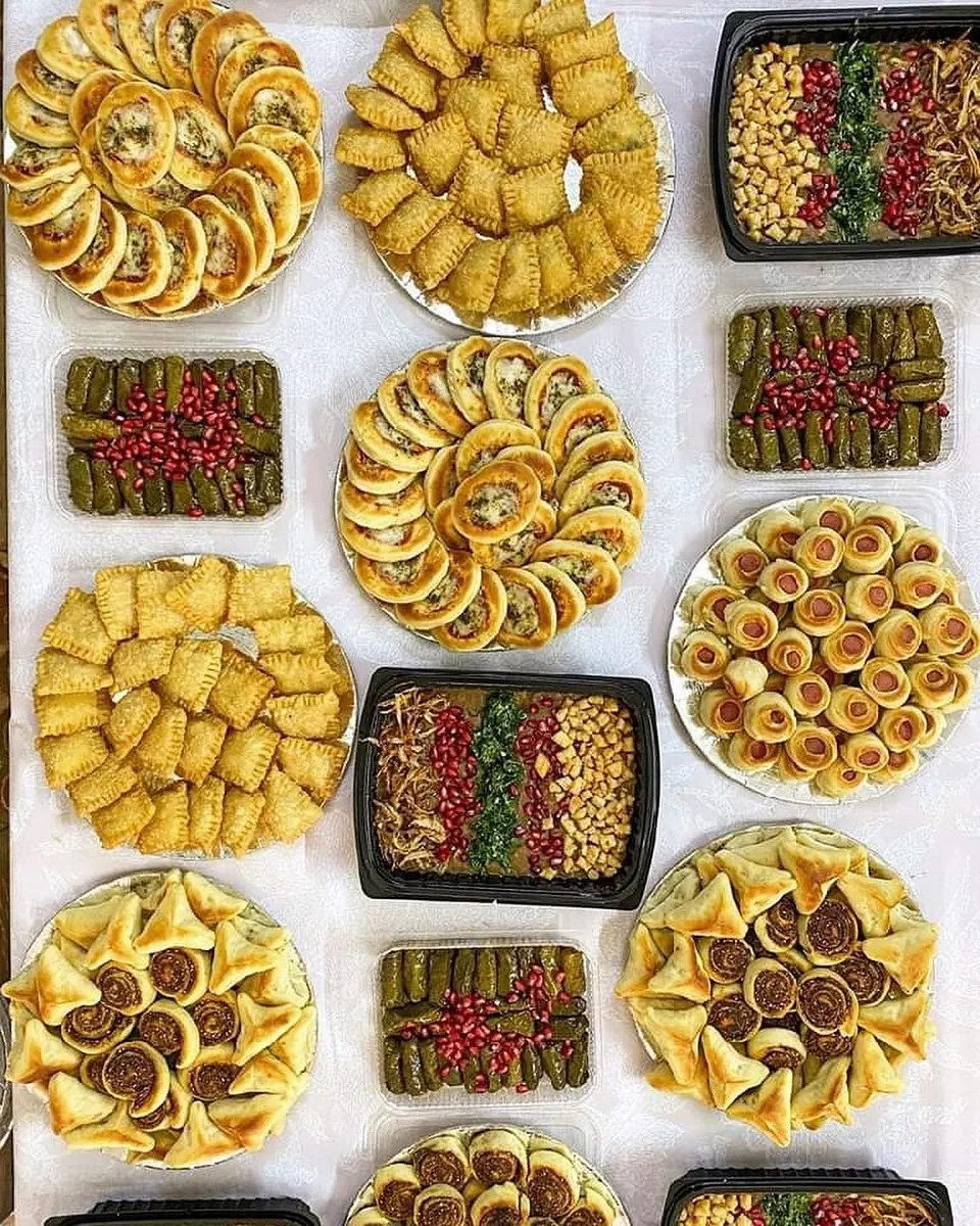 Een tafel vol gerechten van Mimi's Kitchen
